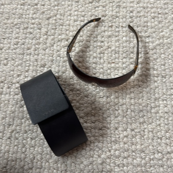 Prada sunglasses. Perfect condition! - Picture 2 of 7